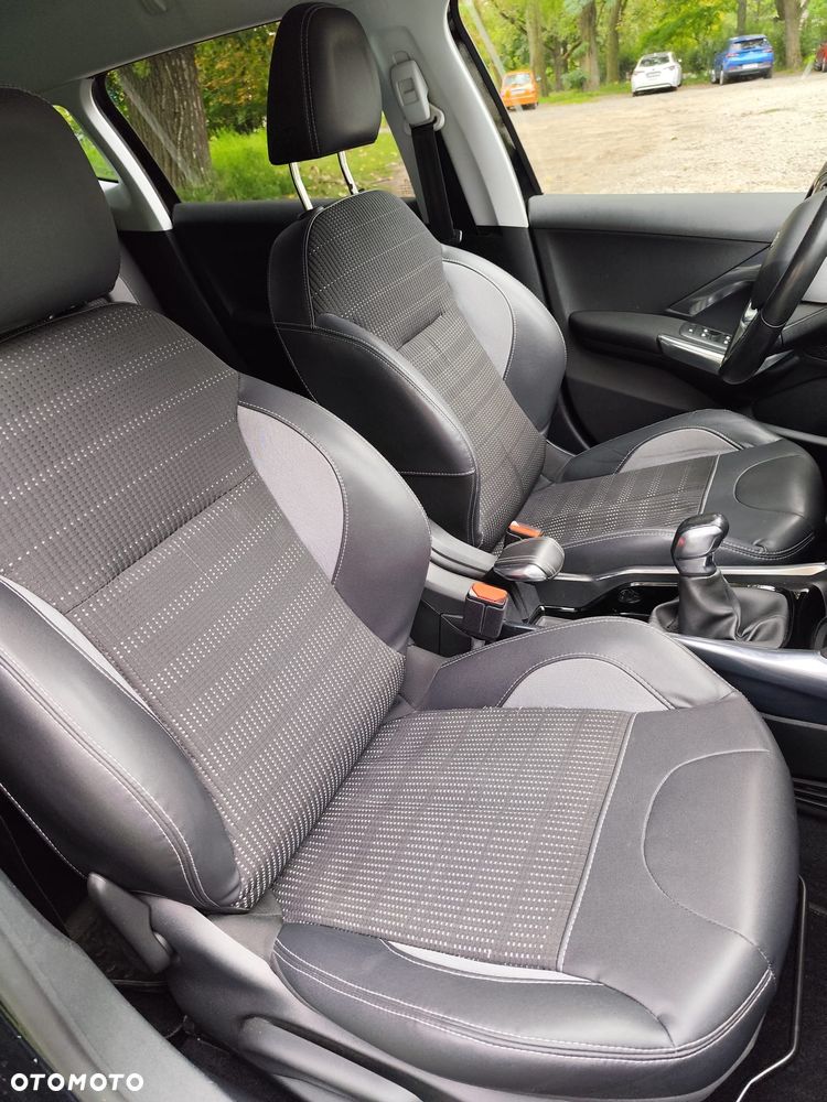 Peugeot 2008 1.6 e-HDi Allure S&S - 14
