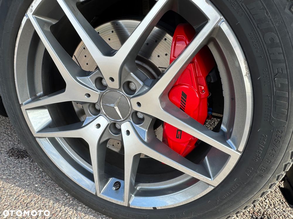 Mercedes-Benz GLA - 16