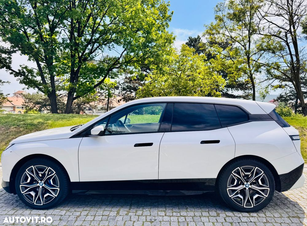 BMW iX xDrive40 - 9