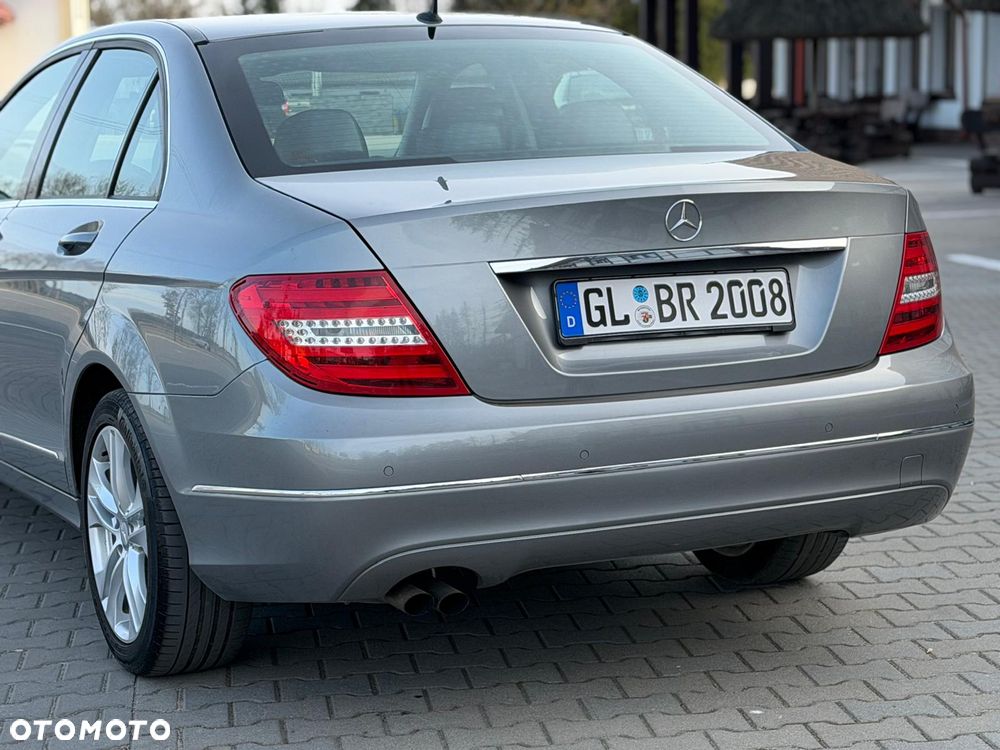 Mercedes-Benz Klasa C 180 CGI BlueEFFICIENCY Avantgarde - 16