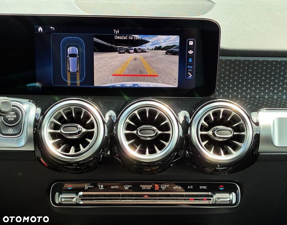 Mercedes-Benz GLB - 13