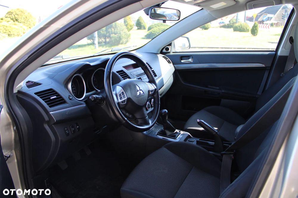 Mitsubishi Lancer 1.8 Invite - 10