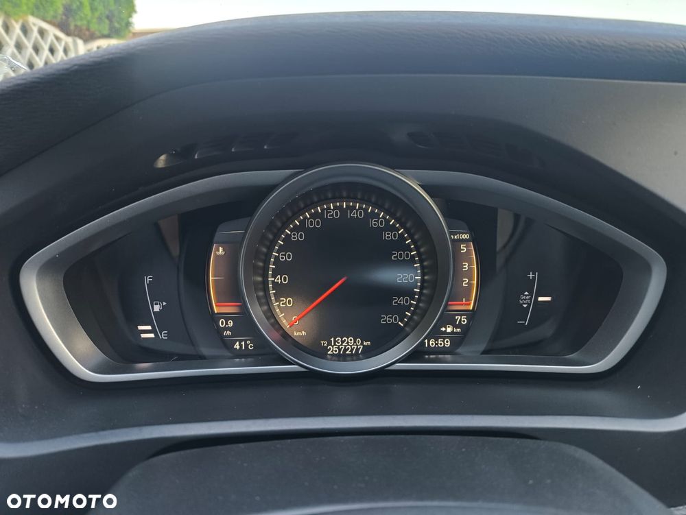 Volvo V40 D3 Momentum - 29