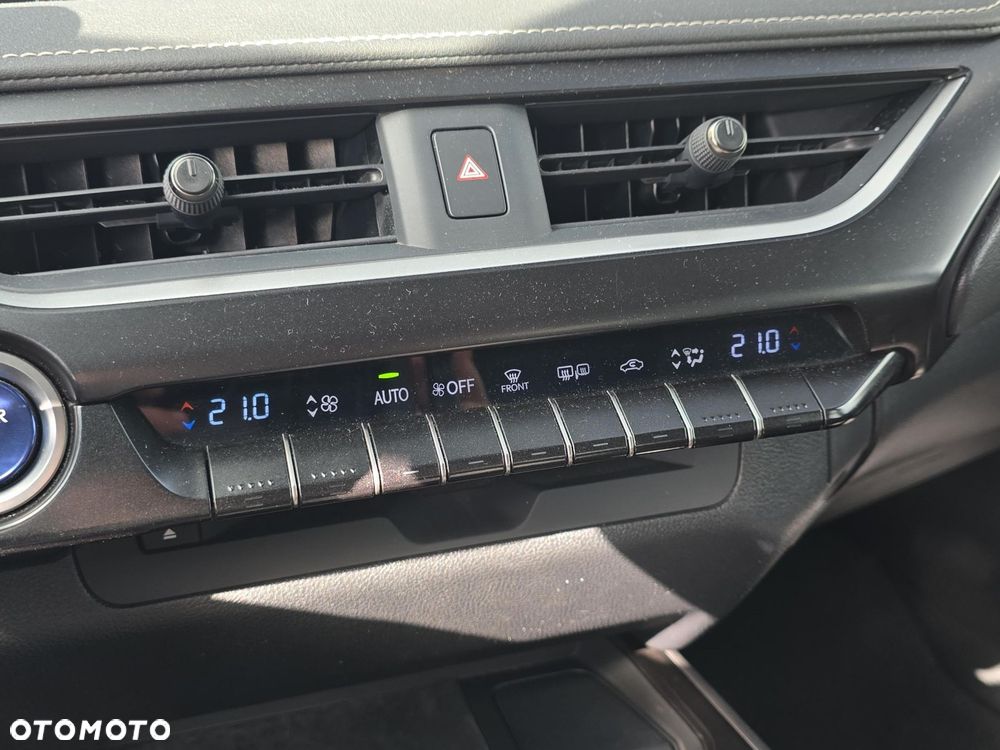 Lexus UX - 17