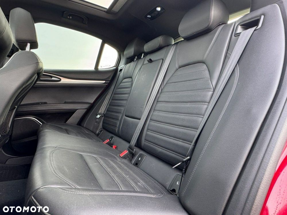 Alfa Romeo Stelvio - 19