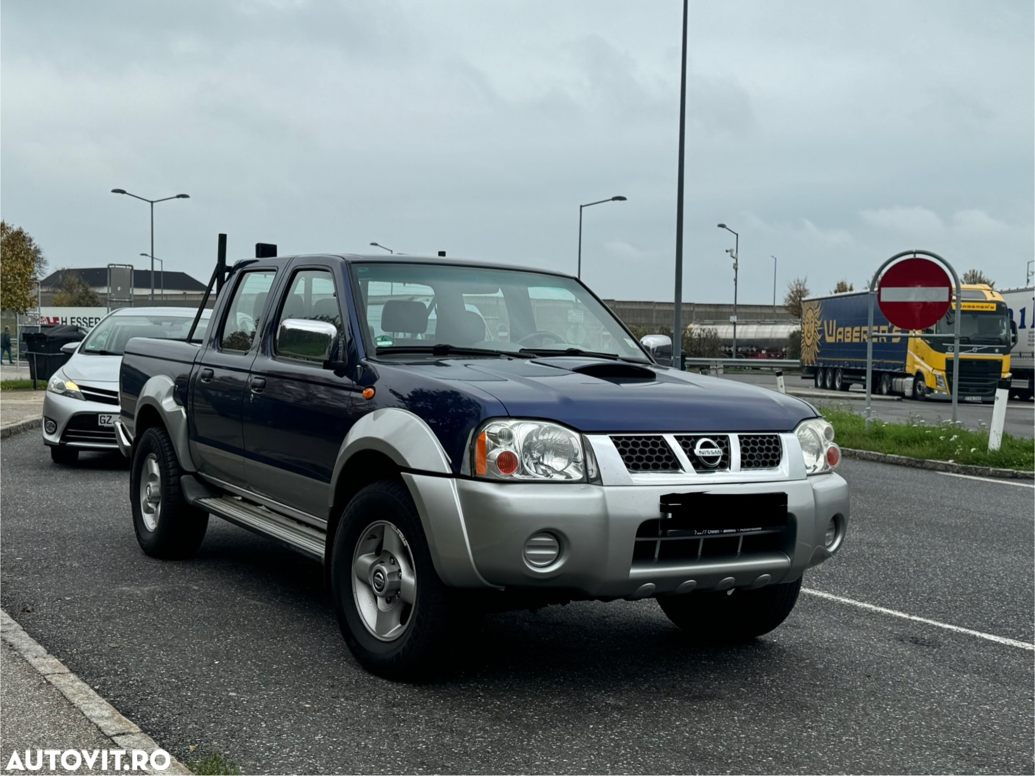Nissan Pickup - 9