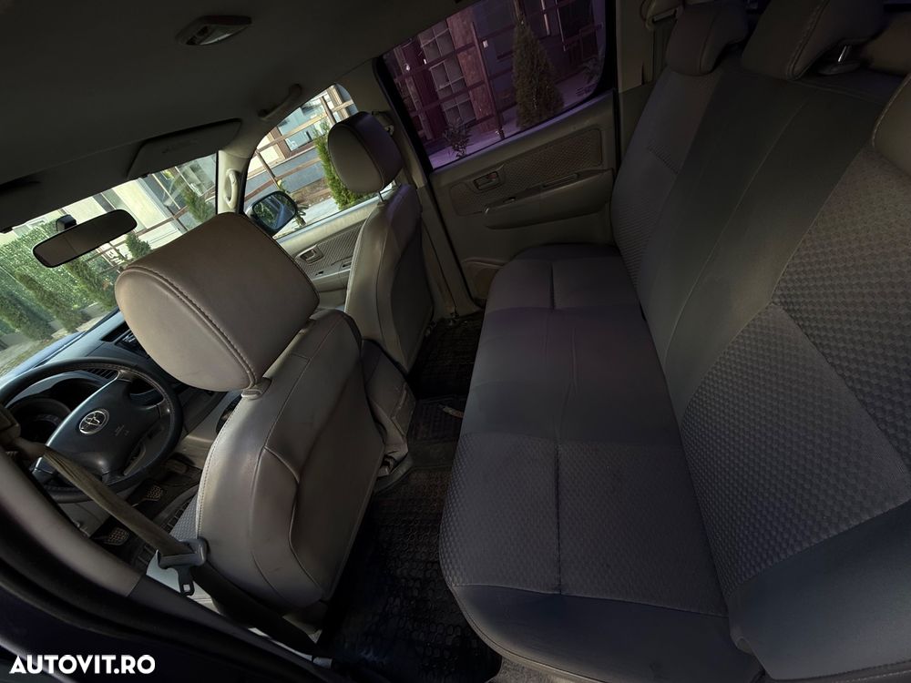 Toyota Hilux 4x4 Double Cab - 9