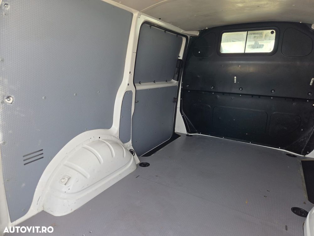 Volkswagen Transporter Business Line 204CP - 12