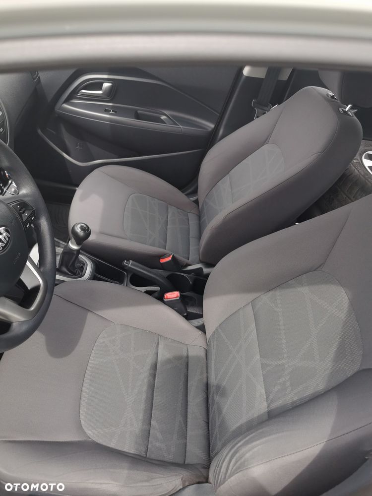 Kia Rio - 4