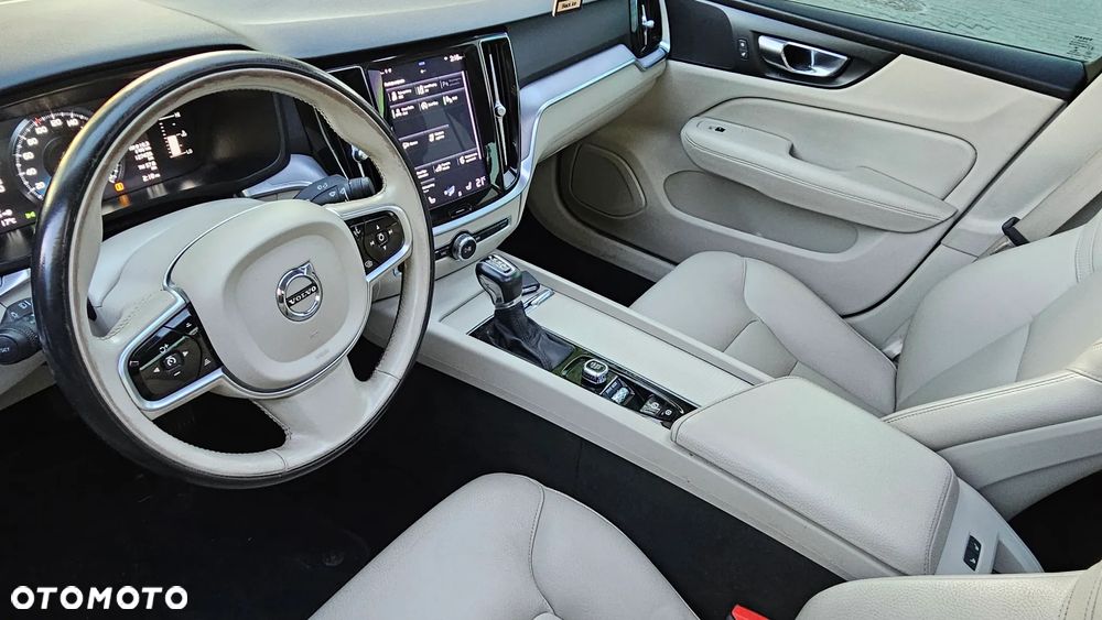 Volvo S60 T6 AWD Momentum Pro - 17