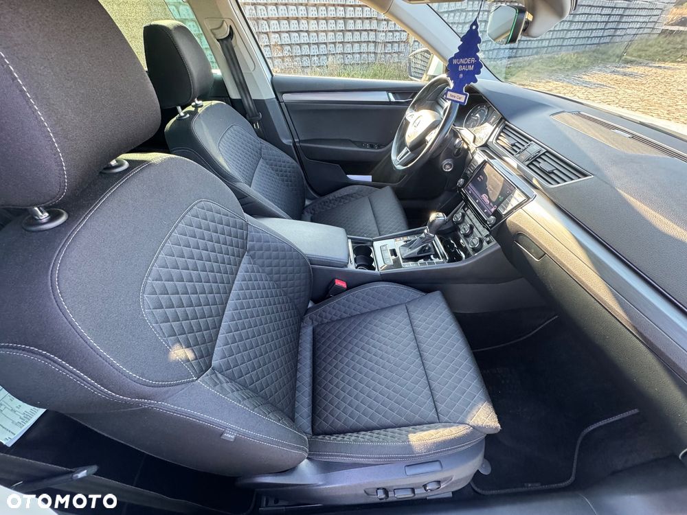 Skoda Superb Combi 2.0 TDI DSG Premium Edition - 27