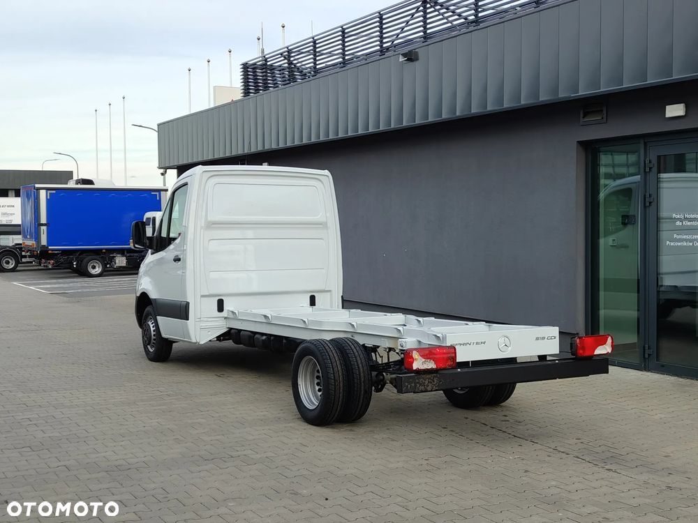 Mercedes-Benz Sprinter - 2