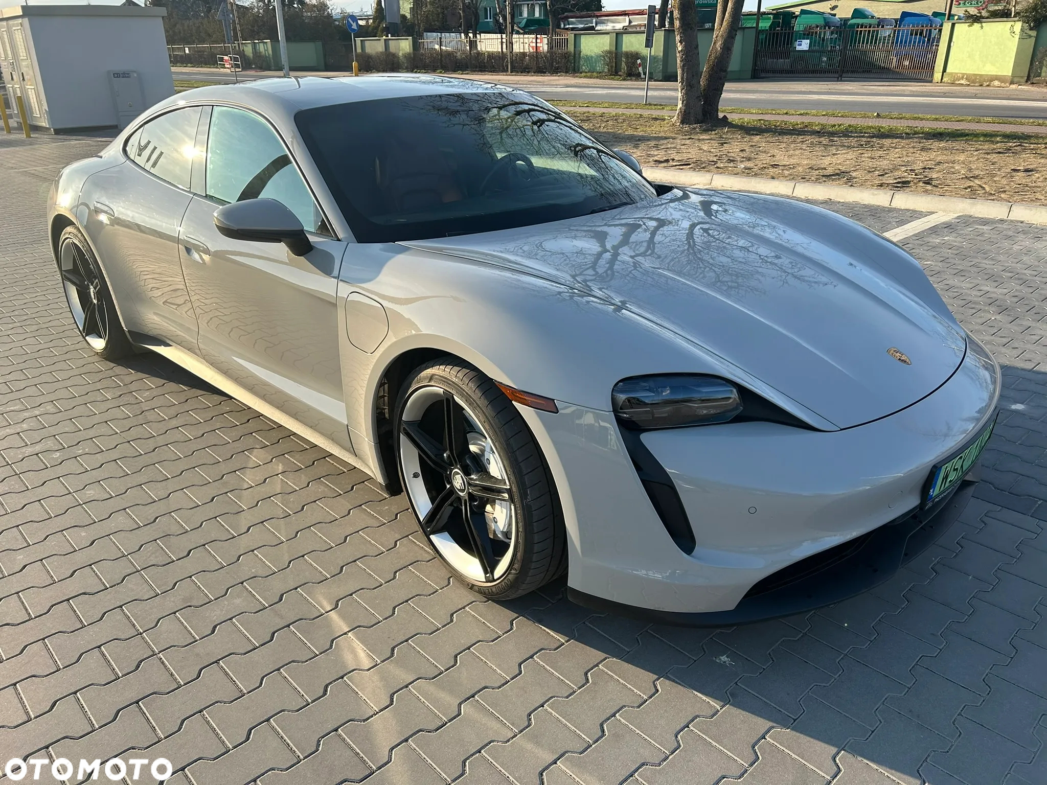 Porsche Taycan Performance Plus - 4