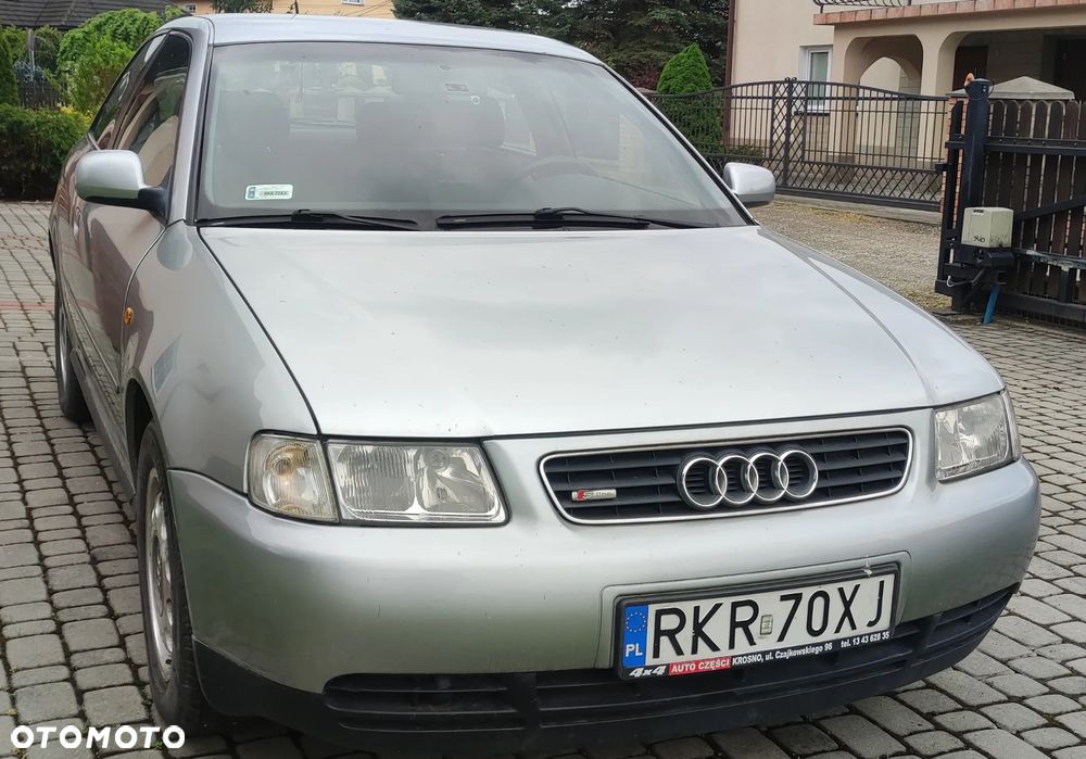 Audi A3 3-drzwiowe 1.6 Ambiente - 1