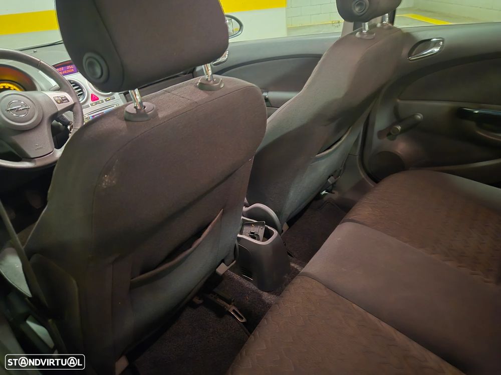 Opel Corsa 1.2 Connect - 26