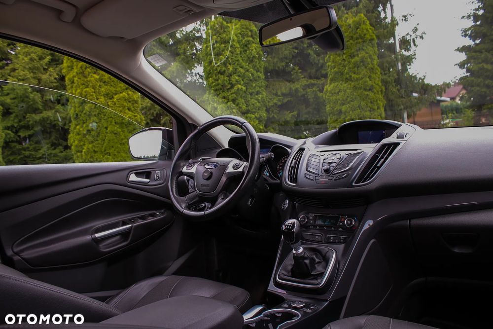 Ford Kuga 2.0 TDCi 2x4 Titanium - 37