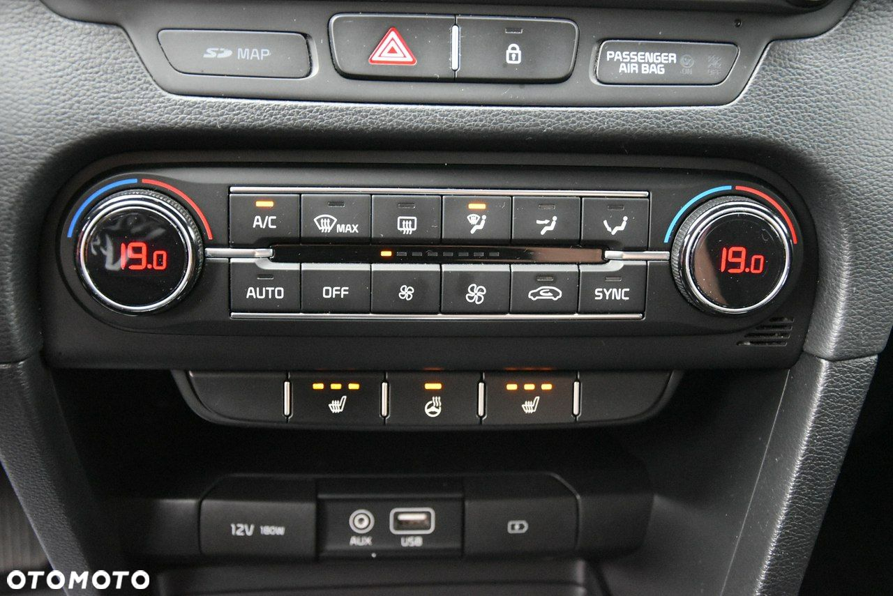 Kia Ceed - 11