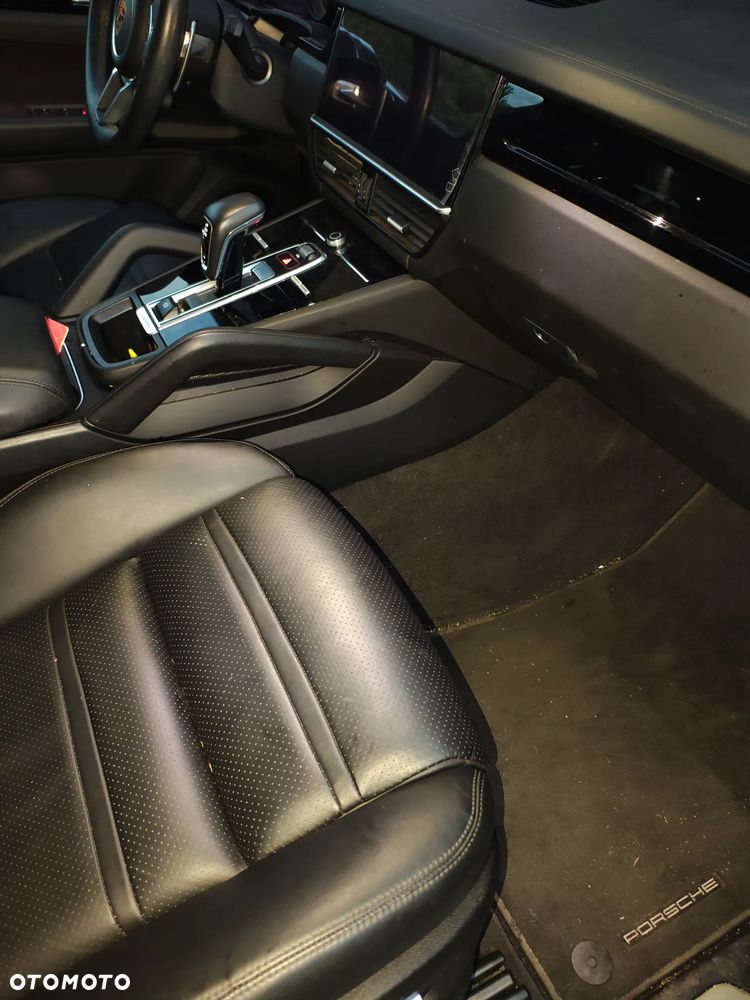 Porsche Cayenne Standard - 16