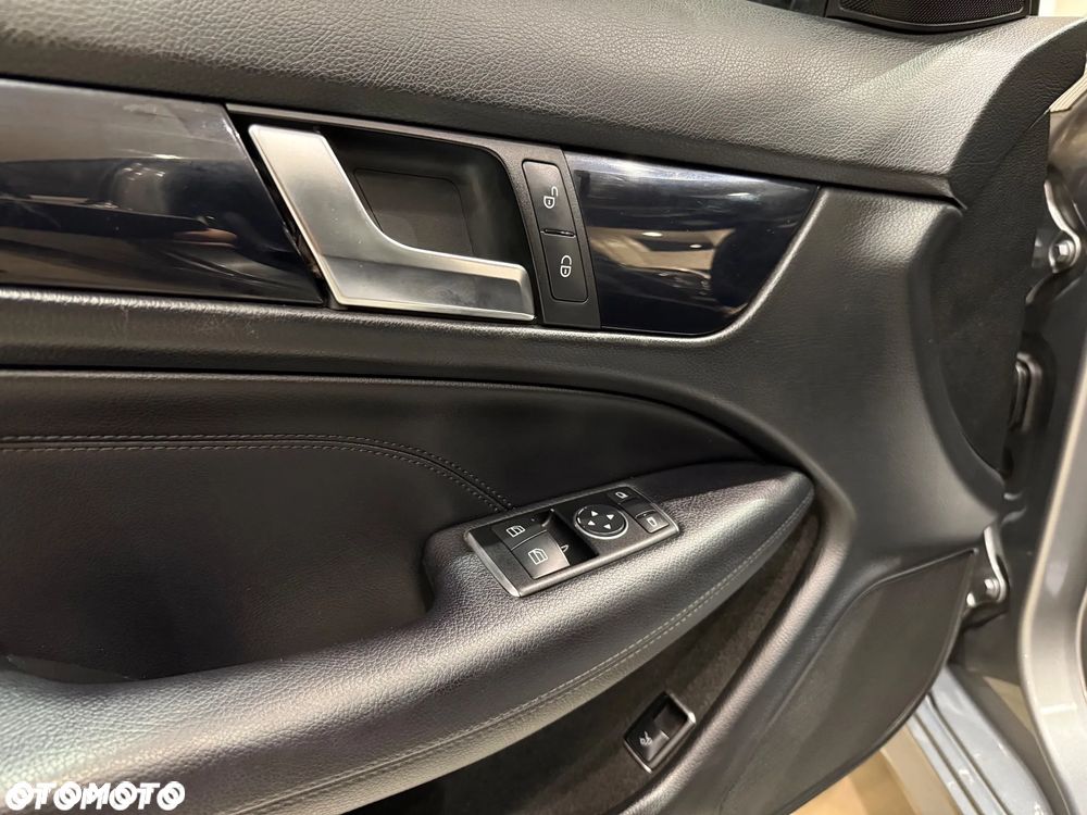 Mercedes-Benz Klasa C 220 CDI DPF Coupe (BlueEFFICIENCY) - 19