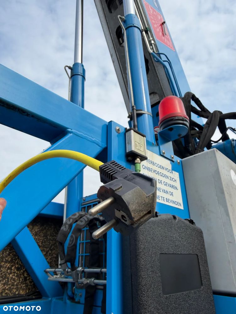 KLAAS K21/31TSR Dźwig Dekarski żuraw zwyżka podnośnik 31m. udźwig 1800kg max. Silnik Yanmar 3cyl. Kosz pojemnik. Dźwig Sterowany całkowicie zdalnie z pilota. Do 3,5 tony Transportowanie samochodem osobowym! Podwieszana oś Hydr. Własny Napęd Hydr. na 2 koła w terenie. Maszyna jak Nowa 2 tyś mtg. 2015r. Po serwisach Dekra. Sprowadzona z Norwegii. Nie różni się od nowej z salonu. Pełna Hydraulika w maszynie. Najbogatsza wersja. OKAZJA  230volt. Zero zużycia! - 38