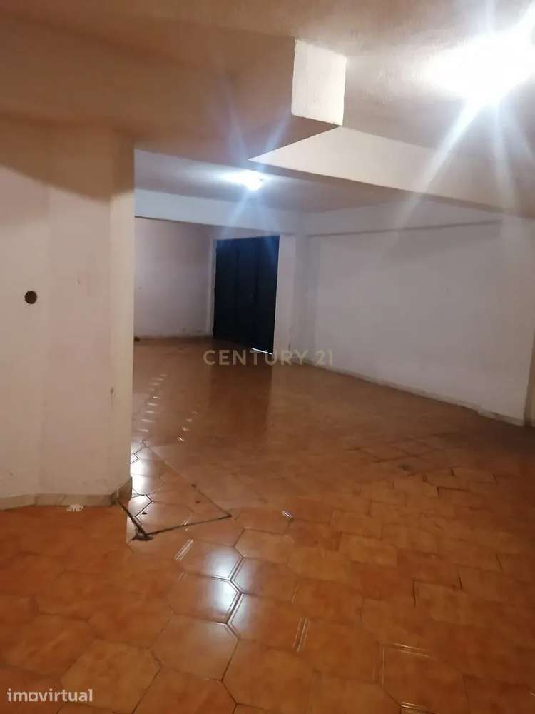Garagem em Monte Abraão - Grande imagem: 2/5