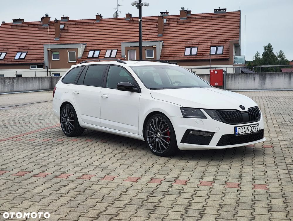 Skoda Octavia 2.0 TDI DSG RS - 9