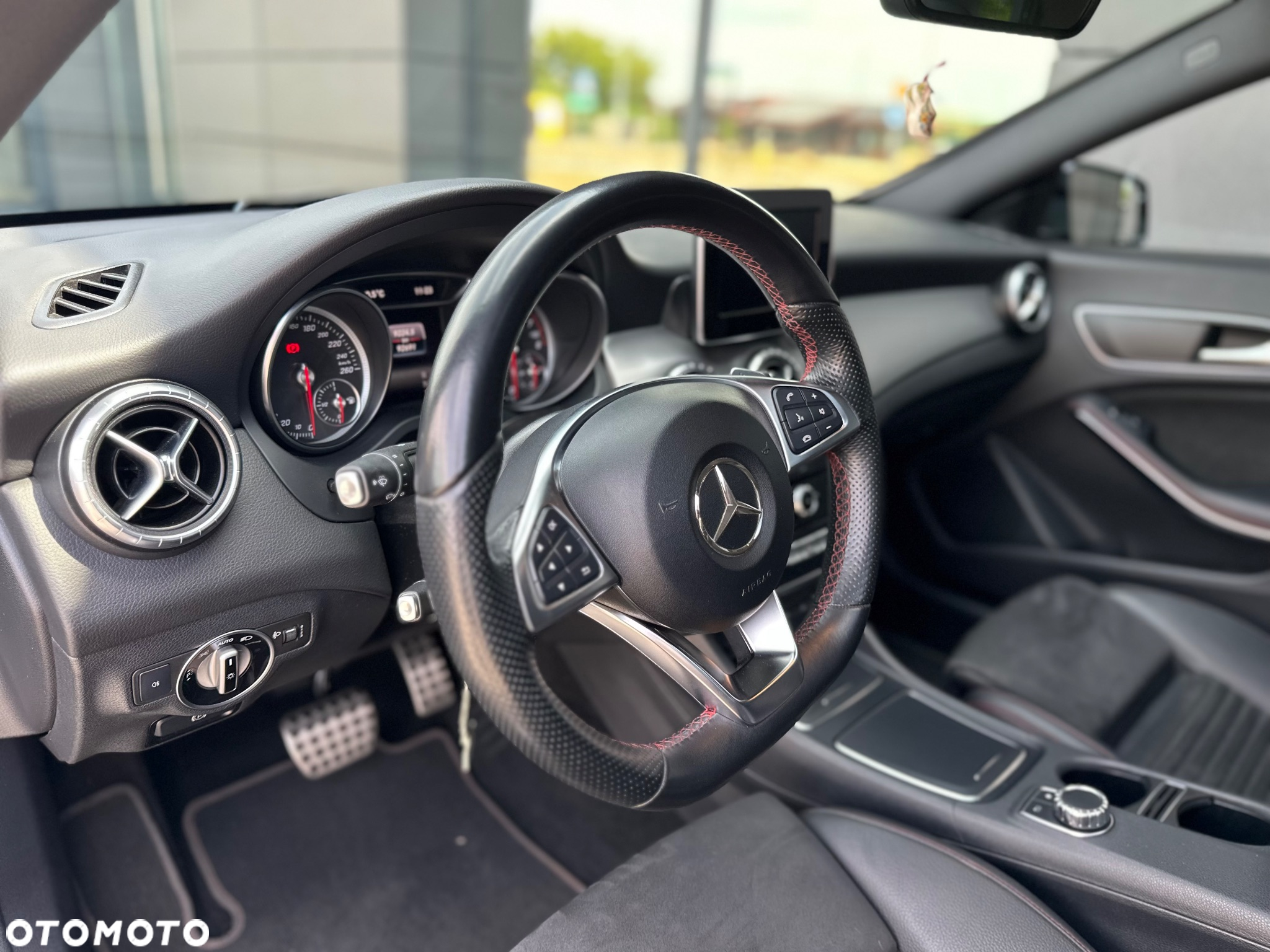 Mercedes-Benz CLA 200 7G-DCT AMG Line - 14