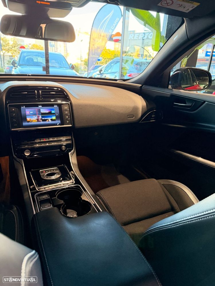 Jaguar XE 2.0 D R-Dynamic S - 38