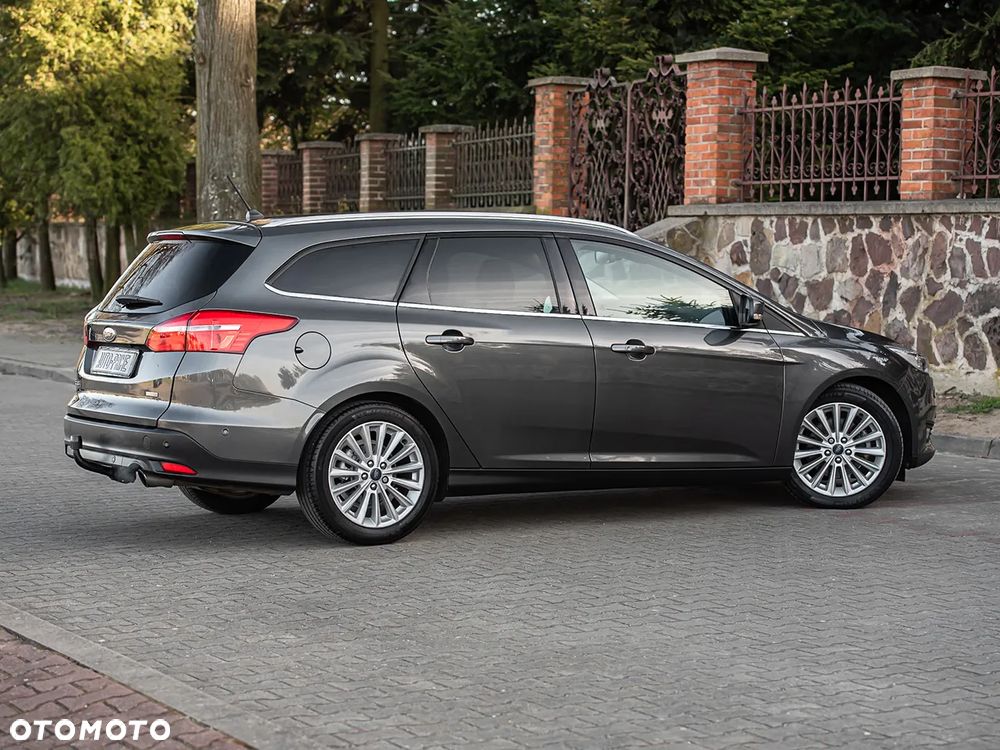 Ford Focus SW - 14