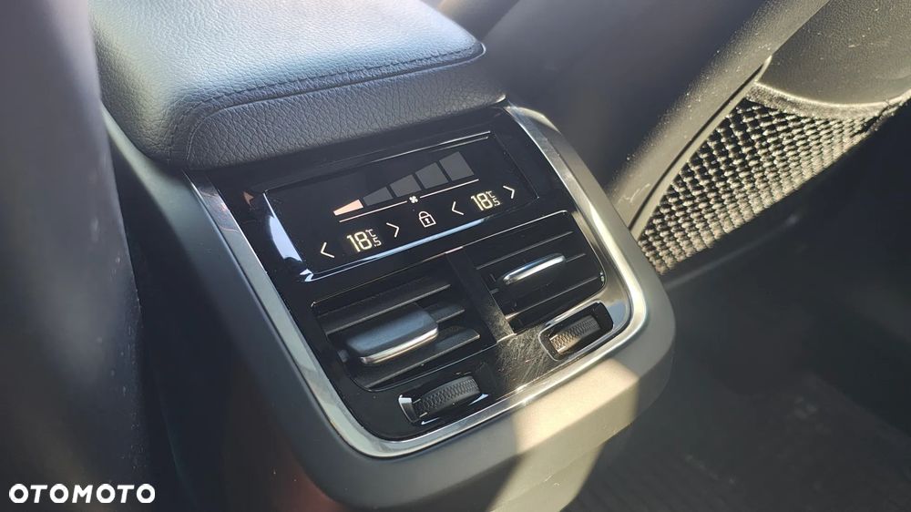 Volvo XC 60 T5 R-Design - 29