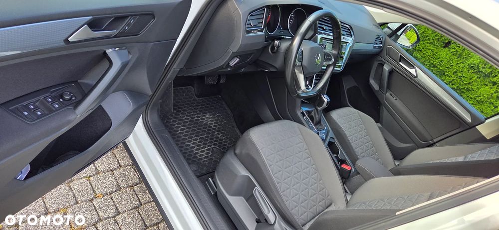 Volkswagen Tiguan - 10