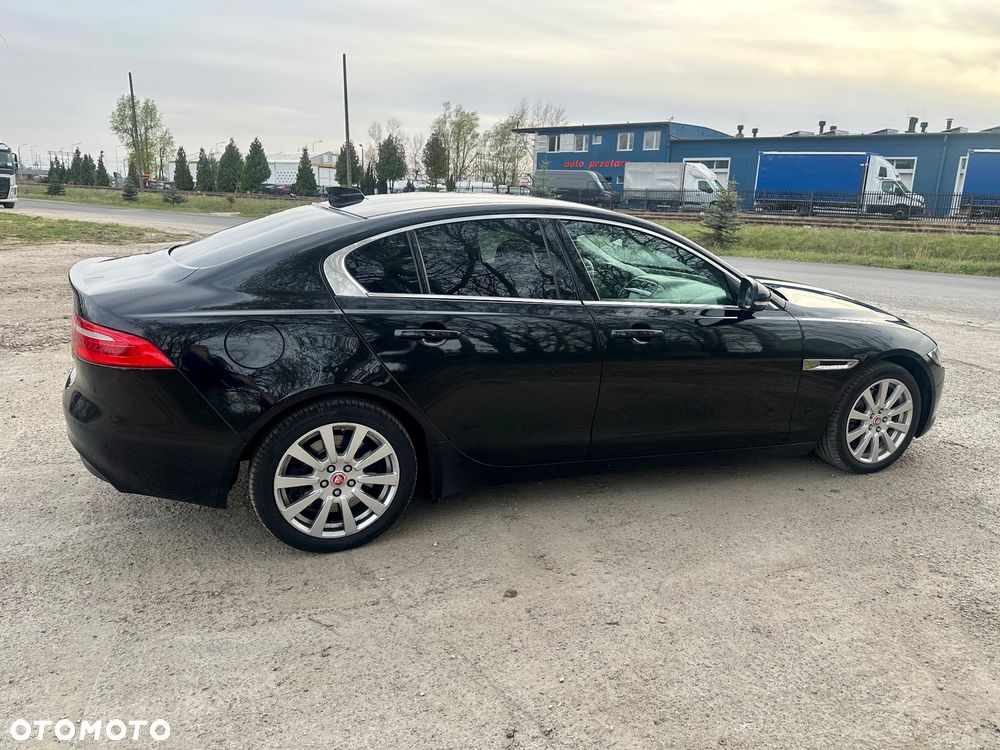 Jaguar XE 2.0 T Prestige - 6