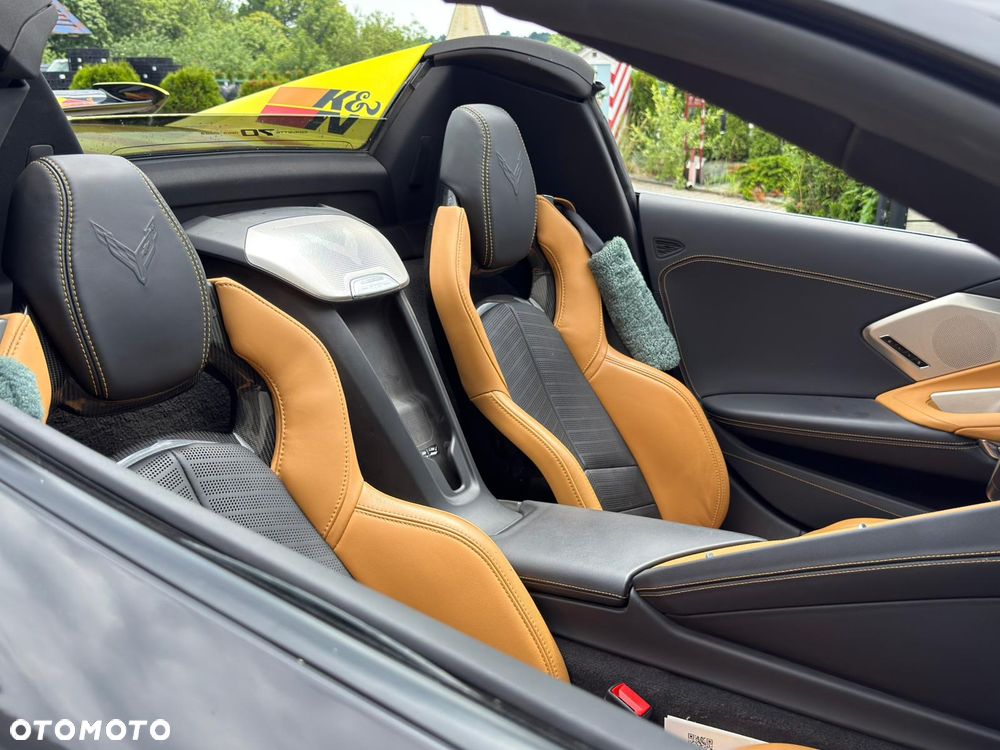 Chevrolet Corvette - 18