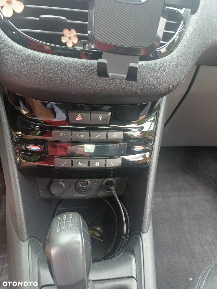 Peugeot 208 1.6 e-HDi Allure STT - 17