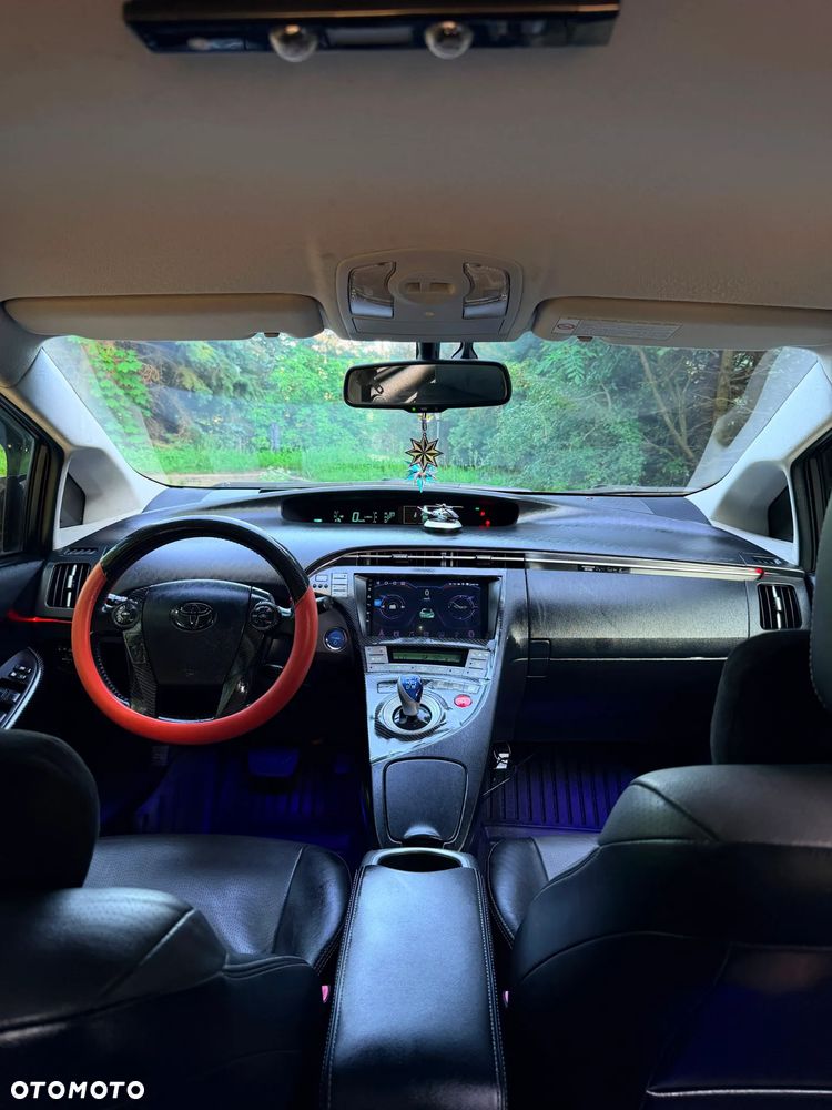 Toyota Prius 1.8 HSD Premium - 10