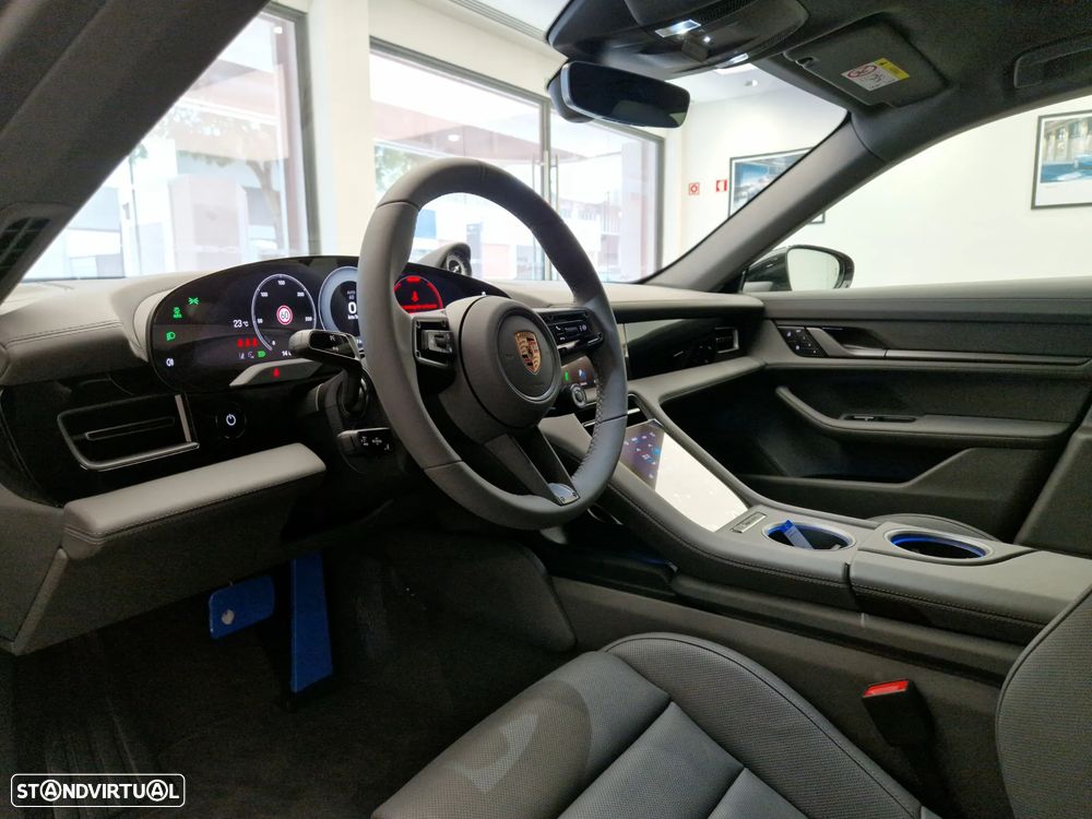 Porsche Taycan Sport Turismo - 17