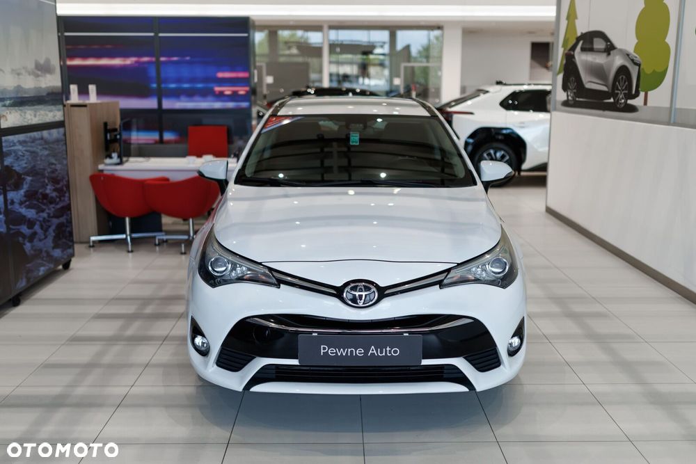 Toyota Avensis 2016 photo 2