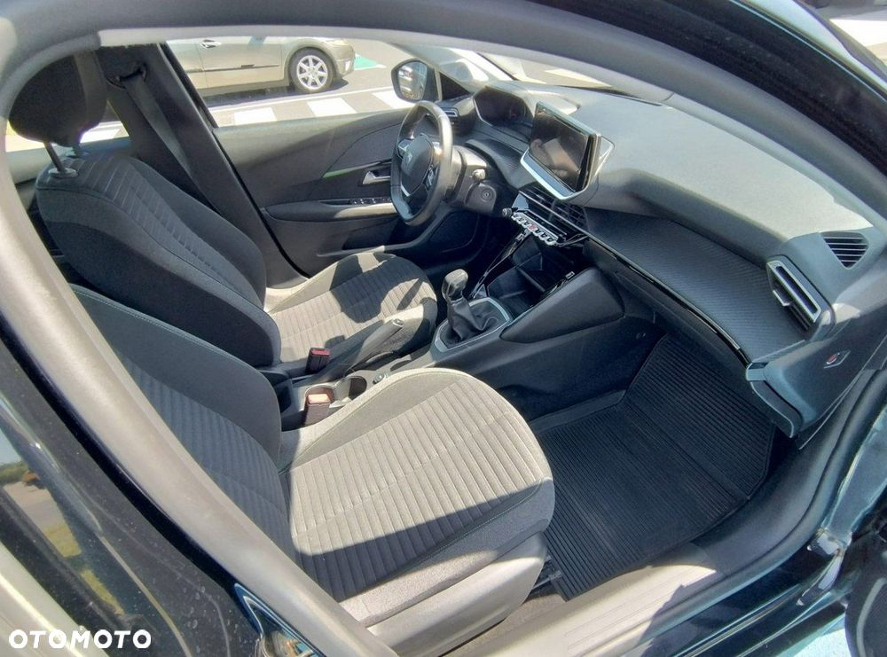 Peugeot 208 - 10