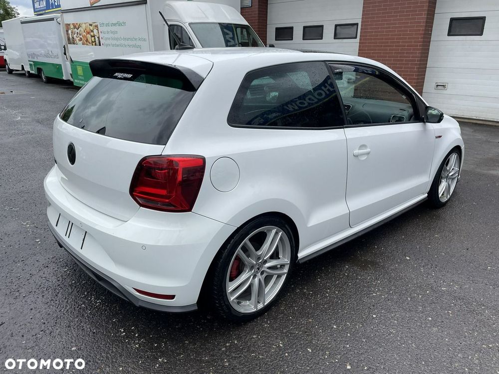Volkswagen Polo - 2