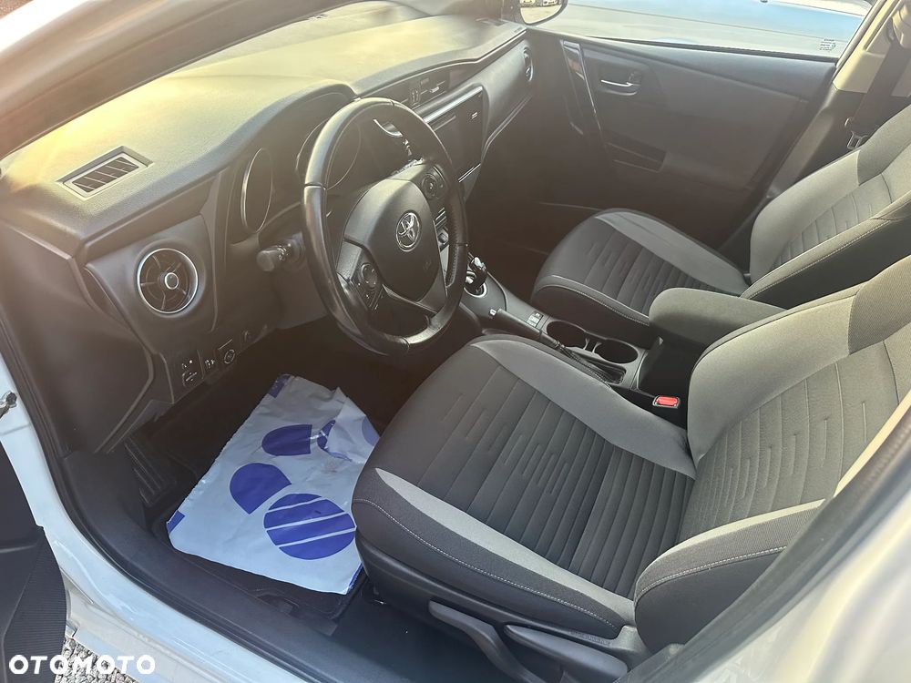 Toyota Auris Hybrid 135 Premium - 8