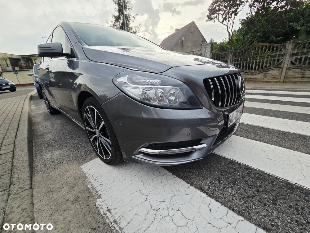 Mercedes-Benz Klasa B 180 7G-DCT AMG Line - 35
