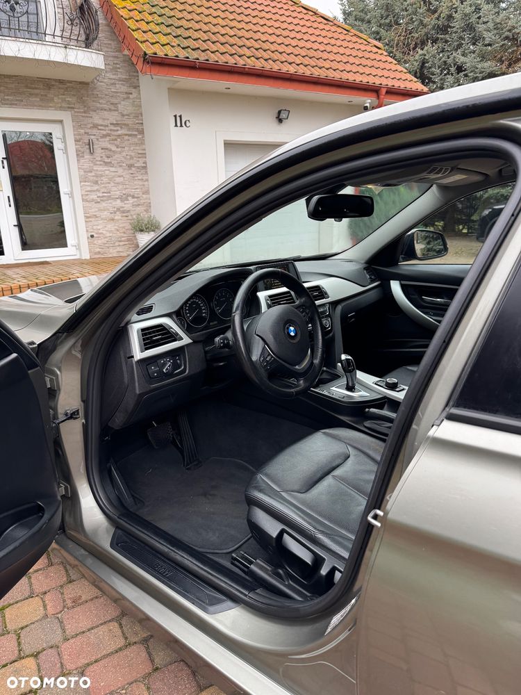 BMW Seria 3 320i xDrive - 11