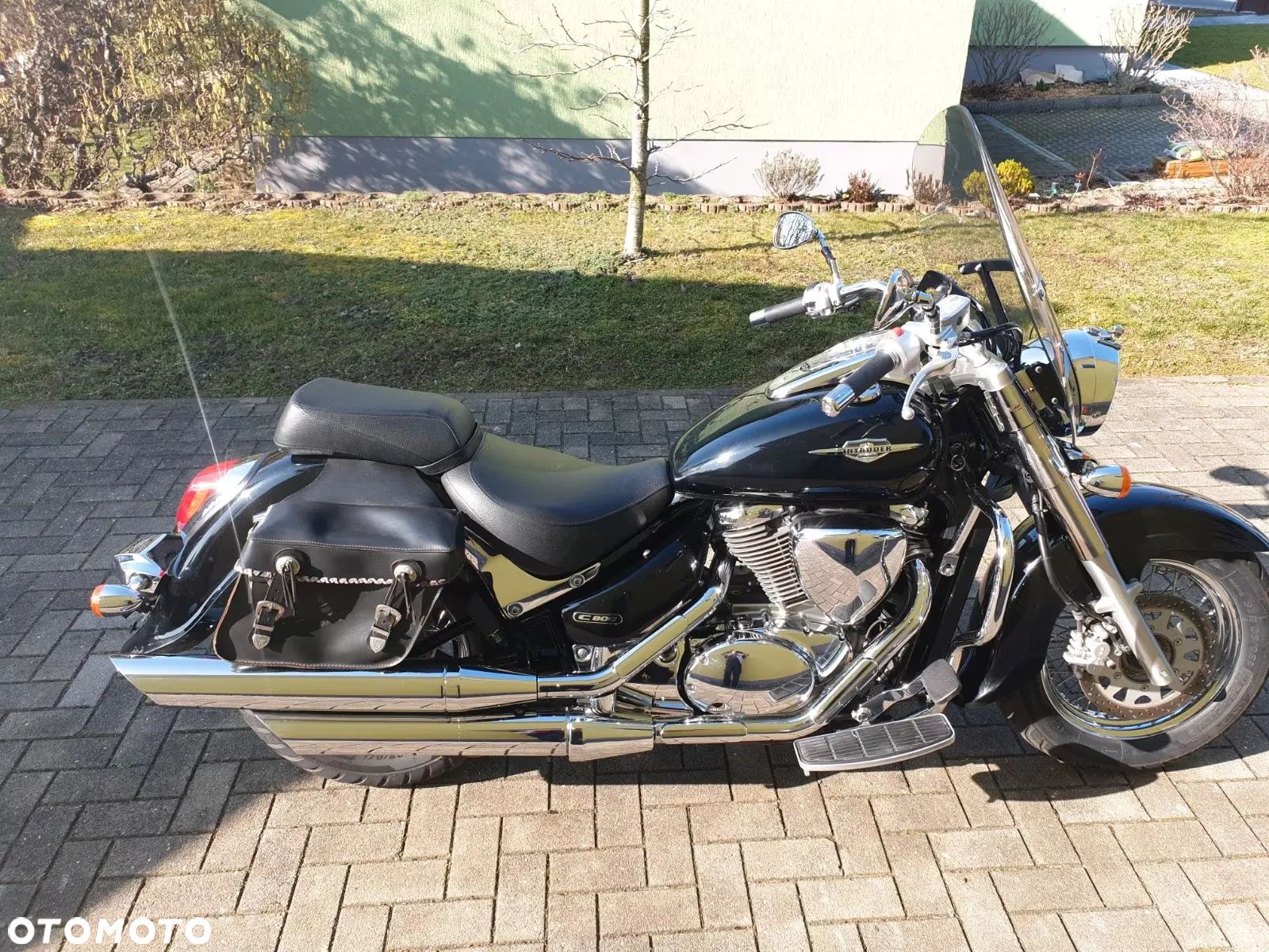 Suzuki Intruder - 1