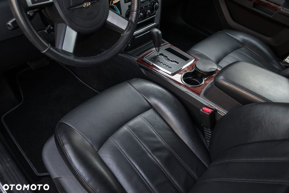 Chrysler 300C - 25