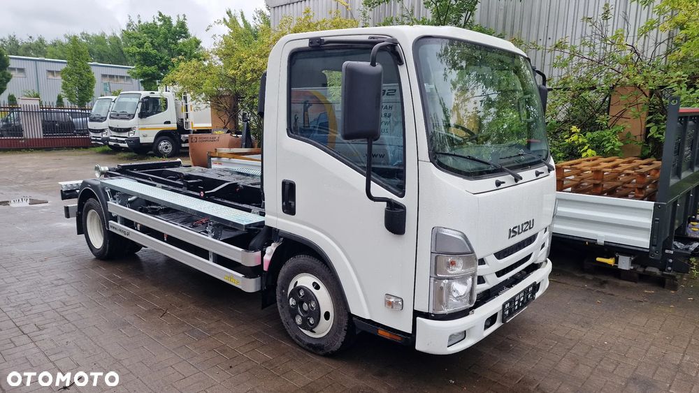 Isuzu M27 Hakowiec - 1