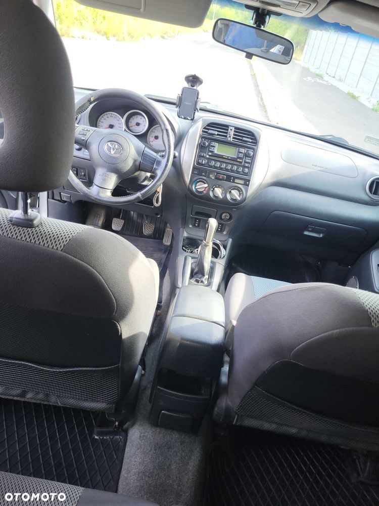Toyota RAV4 - 6