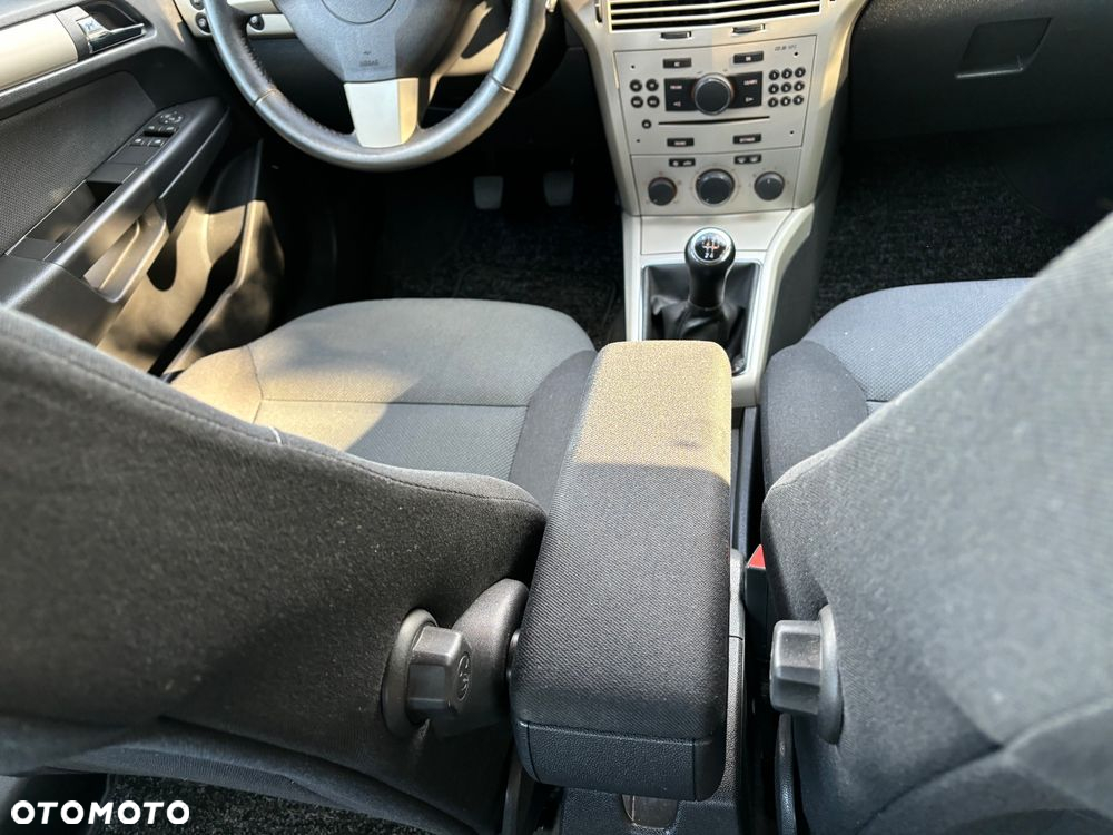 Opel Astra 1.6 Sport - 24