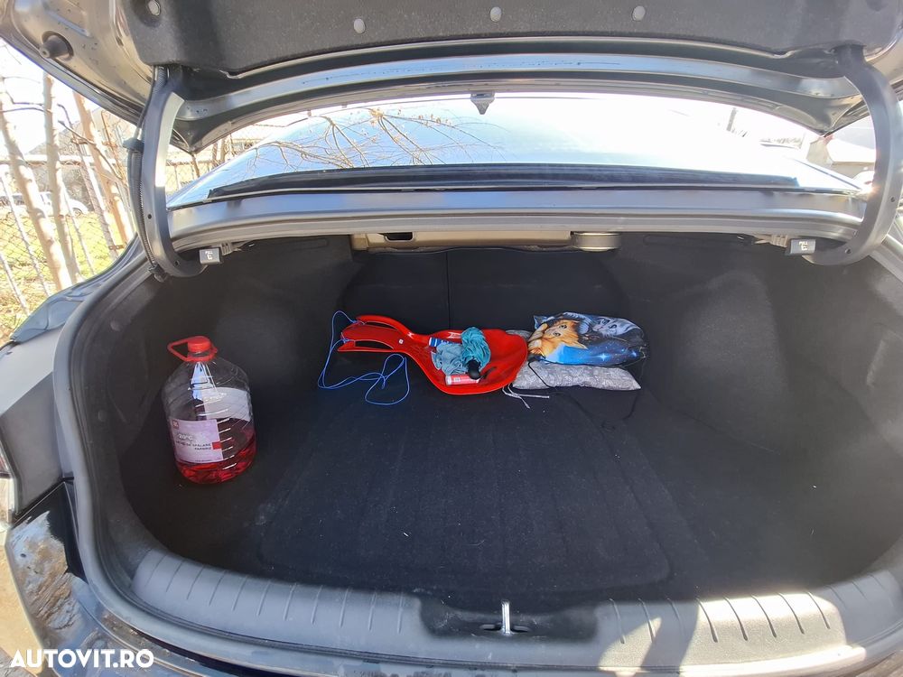 Hyundai Elantra 1.6 l 123 CP CVT Exclusive Navi - 14