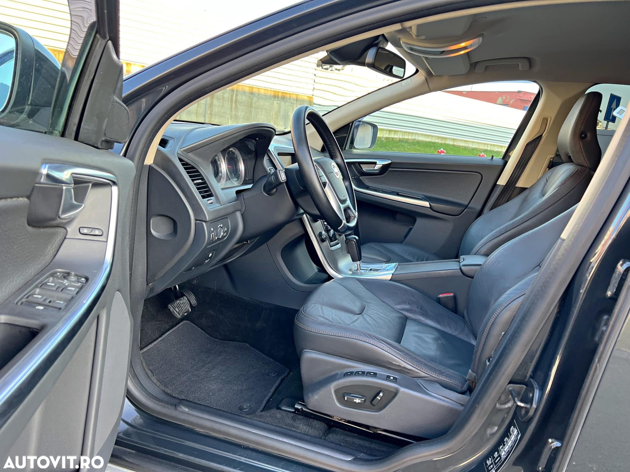 Volvo XC 60 2.4D AWD Aut. Momentum - 15