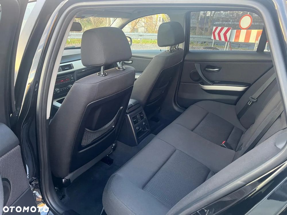 BMW Seria 3 318d DPF Touring - 25